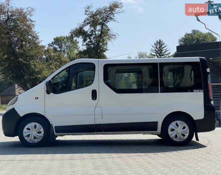 Белый Опель Виваро пасс., объемом двигателя 1.87 л и пробегом 390 тыс. км за 7200 $, фото 2 на Automoto.ua