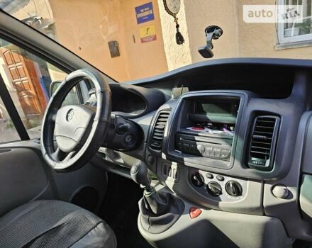 Белый Опель Виваро пасс., объемом двигателя 0 л и пробегом 270 тыс. км за 12600 $, фото 5 на Automoto.ua