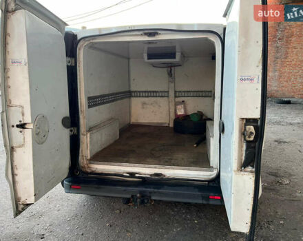 Белый Опель Виваро пасс., объемом двигателя 2 л и пробегом 525 тыс. км за 6100 $, фото 6 на Automoto.ua