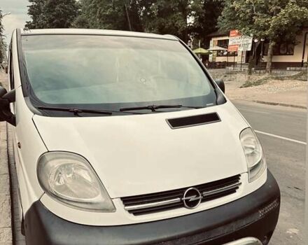 Белый Опель Виваро пасс., объемом двигателя 1.9 л и пробегом 200 тыс. км за 7000 $, фото 1 на Automoto.ua