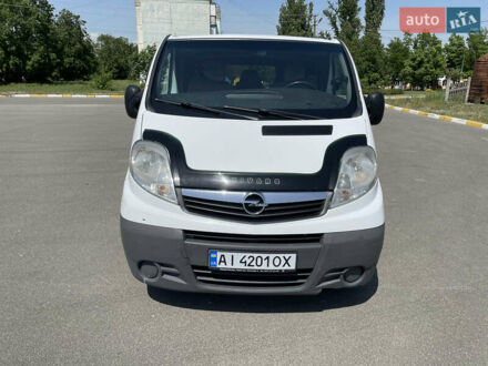 Опель Віваро пас. 2007 у Гостомель на Automoto.ua Білий Опель Віваро пас., об'ємом двигуна 2.5 л та пробігом 360 тис. км за 8700 $, фото 1 на Automoto.ua