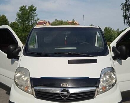 Белый Опель Виваро пасс., объемом двигателя 2 л и пробегом 280 тыс. км за 9250 $, фото 1 на Automoto.ua