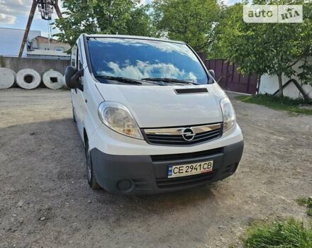 Белый Опель Виваро пасс., объемом двигателя 0 л и пробегом 270 тыс. км за 12600 $, фото 1 на Automoto.ua