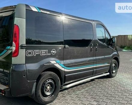 Чорний Опель Віваро пас., об'ємом двигуна 2 л та пробігом 384 тис. км за 9000 $, фото 7 на Automoto.ua