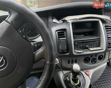 Чорний Опель Віваро пас., об'ємом двигуна 2.2 л та пробігом 396 тис. км за 15500 $, фото 10 на Automoto.ua