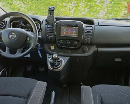 Чорний Опель Віваро пас., об'ємом двигуна 1.6 л та пробігом 188 тис. км за 10700 $, фото 19 на Automoto.ua