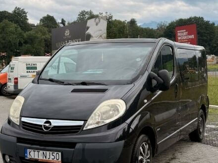 Чорний Опель Віваро пас., об'ємом двигуна 2.5 л та пробігом 244 тис. км за 2500 $, фото 1 на Automoto.ua