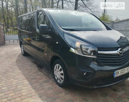 Черный Опель Виваро пасс., объемом двигателя 1.6 л и пробегом 235 тыс. км за 16400 $, фото 1 на Automoto.ua