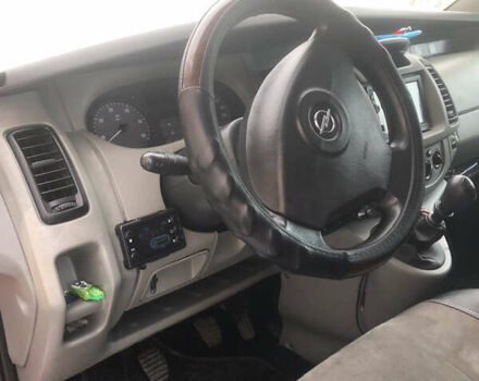 Красный Опель Виваро пасс., объемом двигателя 2 л и пробегом 485 тыс. км за 7700 $, фото 7 на Automoto.ua