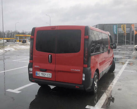 Красный Опель Виваро пасс., объемом двигателя 2 л и пробегом 485 тыс. км за 7700 $, фото 2 на Automoto.ua