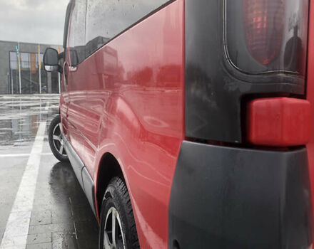 Красный Опель Виваро пасс., объемом двигателя 2 л и пробегом 485 тыс. км за 7700 $, фото 3 на Automoto.ua