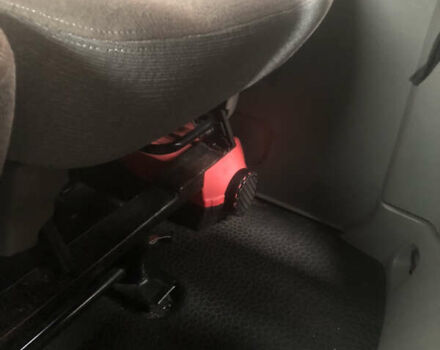 Красный Опель Виваро пасс., объемом двигателя 2 л и пробегом 485 тыс. км за 7700 $, фото 13 на Automoto.ua