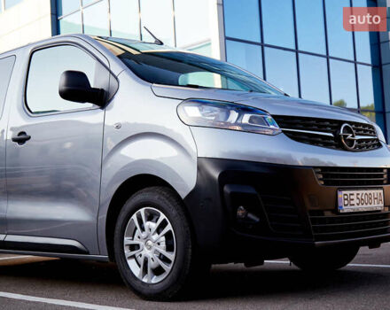 Серый Опель Виваро пасс., объемом двигателя 2 л и пробегом 110 тыс. км за 27000 $, фото 1 на Automoto.ua