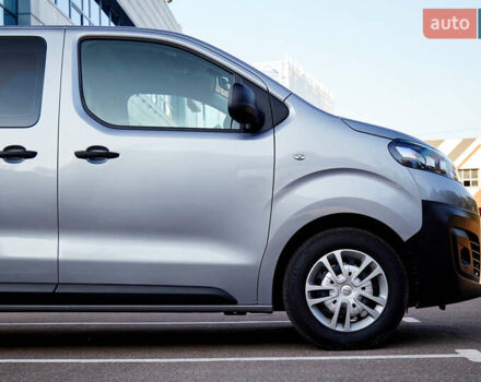 Серый Опель Виваро пасс., объемом двигателя 2 л и пробегом 110 тыс. км за 27000 $, фото 2 на Automoto.ua
