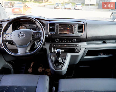 Серый Опель Виваро пасс., объемом двигателя 2 л и пробегом 110 тыс. км за 27000 $, фото 20 на Automoto.ua