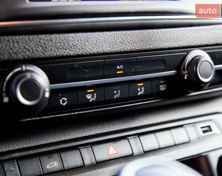 Серый Опель Виваро пасс., объемом двигателя 2 л и пробегом 110 тыс. км за 27000 $, фото 17 на Automoto.ua