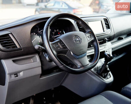 Серый Опель Виваро пасс., объемом двигателя 2 л и пробегом 110 тыс. км за 27000 $, фото 13 на Automoto.ua