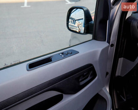 Серый Опель Виваро пасс., объемом двигателя 2 л и пробегом 110 тыс. км за 27000 $, фото 12 на Automoto.ua