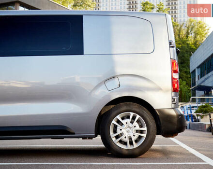 Серый Опель Виваро пасс., объемом двигателя 2 л и пробегом 110 тыс. км за 27000 $, фото 7 на Automoto.ua