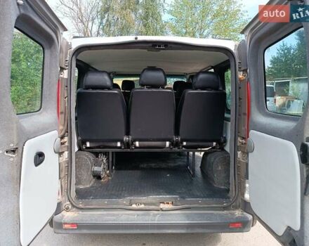 Серый Опель Виваро пасс., объемом двигателя 2 л и пробегом 355 тыс. км за 6500 $, фото 10 на Automoto.ua