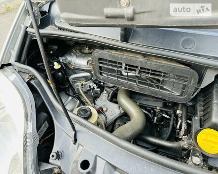 Серый Опель Виваро пасс., объемом двигателя 2.5 л и пробегом 374 тыс. км за 7200 $, фото 54 на Automoto.ua
