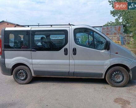 Серый Опель Виваро пасс., объемом двигателя 2 л и пробегом 355 тыс. км за 6500 $, фото 3 на Automoto.ua