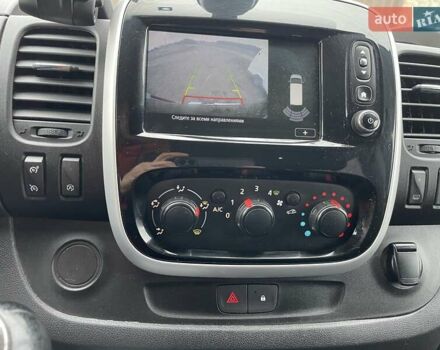 Серый Опель Виваро пасс., объемом двигателя 1.6 л и пробегом 140 тыс. км за 18900 $, фото 8 на Automoto.ua