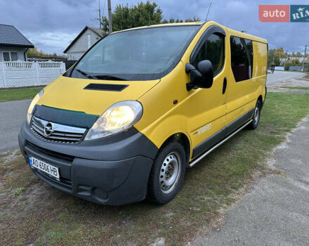 Желтый Опель Виваро, объемом двигателя 2 л и пробегом 383 тыс. км за 6700 $, фото 3 на Automoto.ua