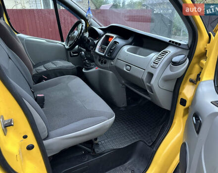 Желтый Опель Виваро, объемом двигателя 2 л и пробегом 383 тыс. км за 6700 $, фото 6 на Automoto.ua