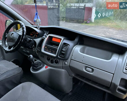 Жовтий Опель Віваро, об'ємом двигуна 2 л та пробігом 386 тис. км за 6990 $, фото 5 на Automoto.ua