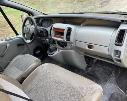 Желтый Опель Виваро, объемом двигателя 1.9 л и пробегом 250 тыс. км за 4500 $, фото 6 на Automoto.ua