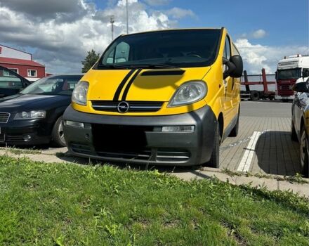 Желтый Опель Виваро, объемом двигателя 1.9 л и пробегом 230 тыс. км за 3700 $, фото 4 на Automoto.ua