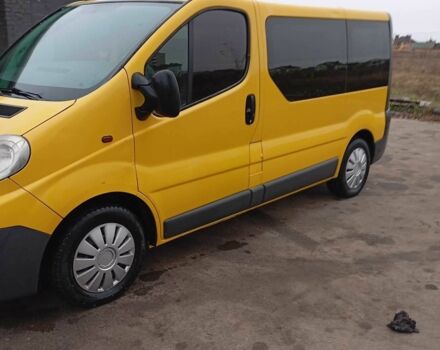 Желтый Опель Виваро, объемом двигателя 2 л и пробегом 228 тыс. км за 6500 $, фото 1 на Automoto.ua