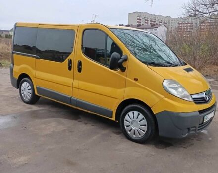 Желтый Опель Виваро, объемом двигателя 2 л и пробегом 228 тыс. км за 6500 $, фото 4 на Automoto.ua