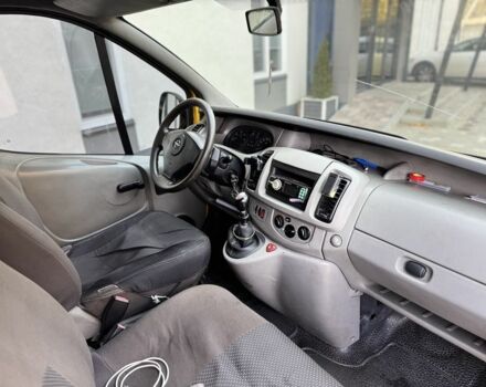 Желтый Опель Виваро, объемом двигателя 1.9 л и пробегом 320 тыс. км за 6600 $, фото 5 на Automoto.ua