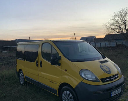 Желтый Опель Виваро, объемом двигателя 1.87 л и пробегом 265 тыс. км за 5700 $, фото 2 на Automoto.ua