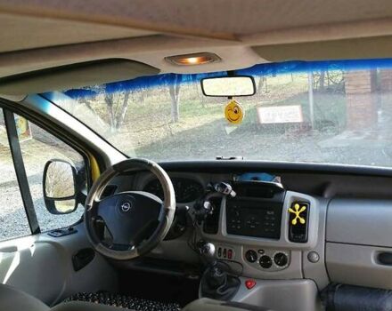 Желтый Опель Виваро, объемом двигателя 2.5 л и пробегом 288 тыс. км за 7500 $, фото 5 на Automoto.ua