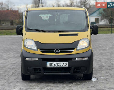 Жовтий Опель Віваро, об'ємом двигуна 2.46 л та пробігом 280 тис. км за 6999 $, фото 2 на Automoto.ua