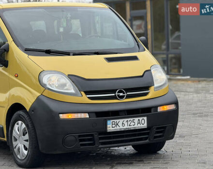 Жовтий Опель Віваро, об'ємом двигуна 2.46 л та пробігом 280 тис. км за 6999 $, фото 4 на Automoto.ua