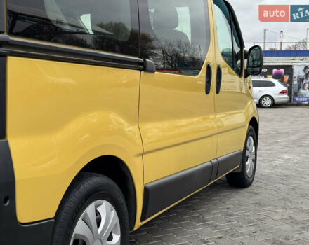 Жовтий Опель Віваро, об'ємом двигуна 2.46 л та пробігом 280 тис. км за 6999 $, фото 7 на Automoto.ua