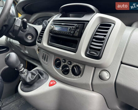 Жовтий Опель Віваро, об'ємом двигуна 2.46 л та пробігом 280 тис. км за 6999 $, фото 21 на Automoto.ua