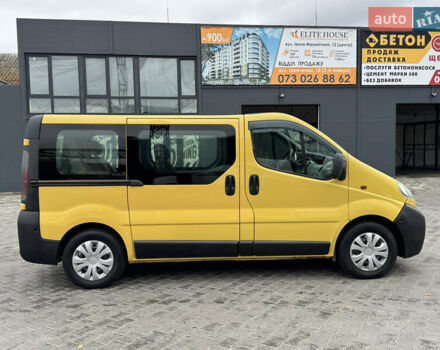 Жовтий Опель Віваро, об'ємом двигуна 2.46 л та пробігом 280 тис. км за 6999 $, фото 5 на Automoto.ua