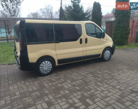 Желтый Опель Виваро, объемом двигателя 1.87 л и пробегом 410 тыс. км за 6500 $, фото 2 на Automoto.ua