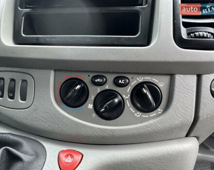 Жовтий Опель Віваро, об'ємом двигуна 2.46 л та пробігом 280 тис. км за 6999 $, фото 23 на Automoto.ua