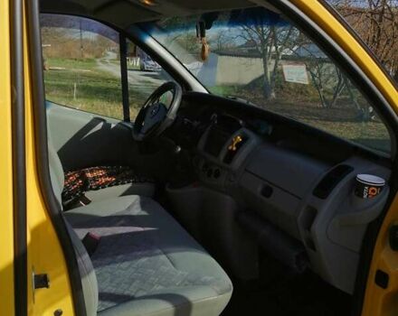 Желтый Опель Виваро, объемом двигателя 2.5 л и пробегом 288 тыс. км за 7500 $, фото 7 на Automoto.ua