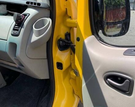 Желтый Опель Виваро, объемом двигателя 1.9 л и пробегом 220 тыс. км за 7990 $, фото 13 на Automoto.ua