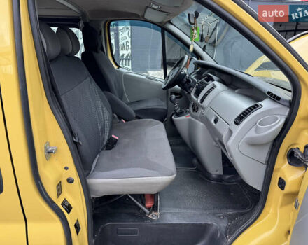 Жовтий Опель Віваро, об'ємом двигуна 2.46 л та пробігом 280 тис. км за 6999 $, фото 25 на Automoto.ua