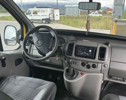 Желтый Опель Виваро, объемом двигателя 1.9 л и пробегом 230 тыс. км за 5300 $, фото 3 на Automoto.ua