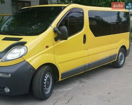 Желтый Опель Виваро, объемом двигателя 2.5 л и пробегом 288 тыс. км за 7500 $, фото 1 на Automoto.ua