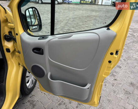Жовтий Опель Віваро, об'ємом двигуна 2.46 л та пробігом 280 тис. км за 6999 $, фото 20 на Automoto.ua